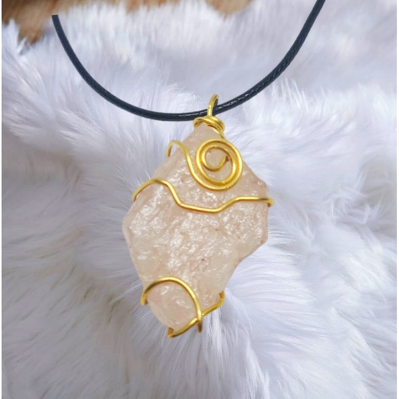 .🎄10/$20. Natural Light Rose Quartzsite Stone Handwired Pendant with Cord Neckl - Picture 1 of 7